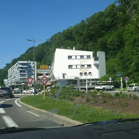 Meuble Au Rdc , Proche Εξ Λε Μπαν