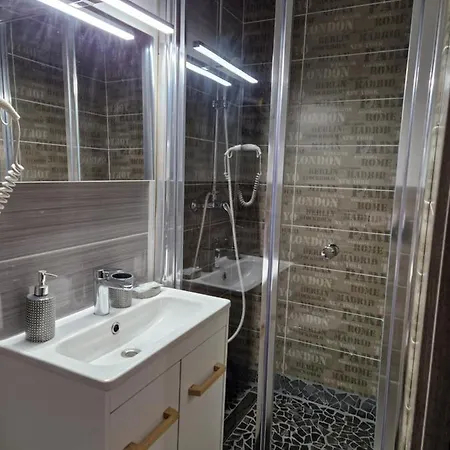 Meuble Au Rdc , Proche 게스트하우스 3*