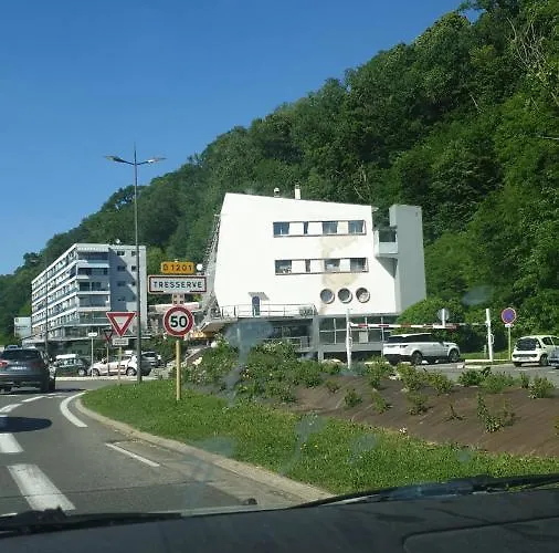 Meuble Au Rdc , Proche Εξ Λε Μπαν