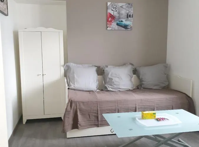 Meuble Au Rdc , Proche Πανσιόν
