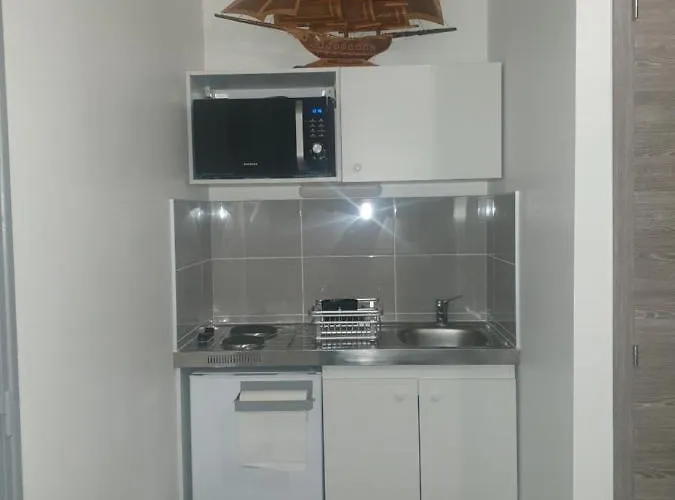 Πανσιόν Meuble Au Rdc , Proche 3*