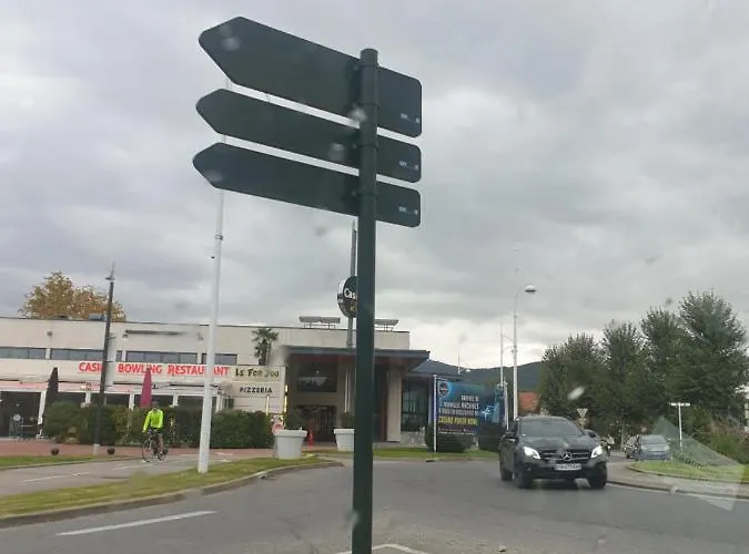 Πανσιόν Meuble Au Rdc , Proche