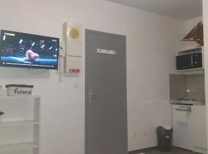 Πανσιόν Meuble Au Rdc , Proche Εξ Λε Μπαν