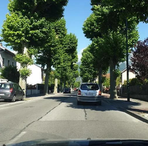 Meuble Au Rdc , Proche Εξ Λε Μπαν